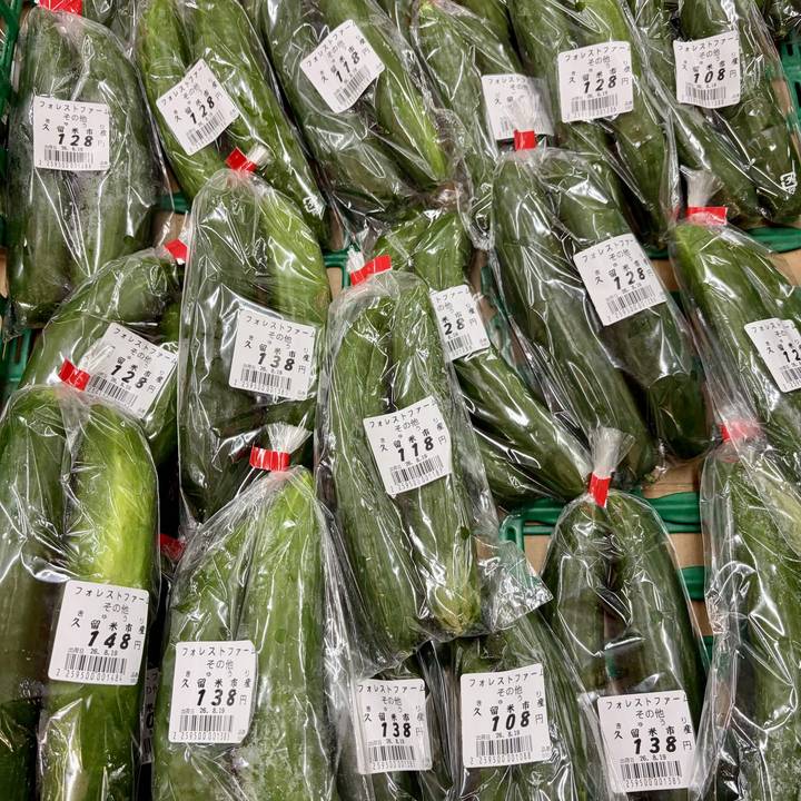 店頭に並ぶきゅうり